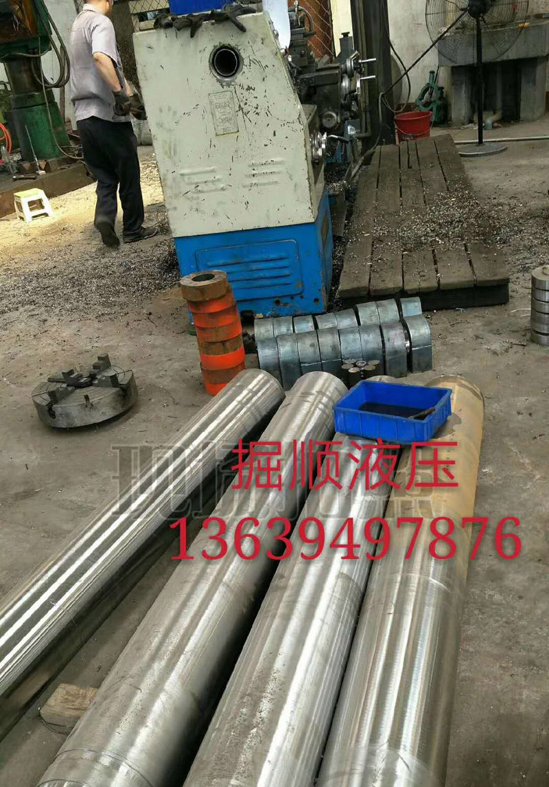 頂管千斤頂生產車間